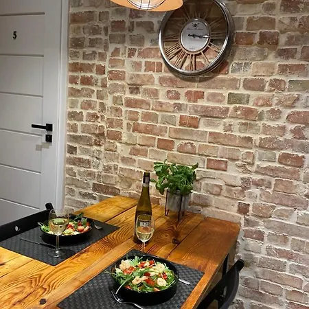 Auberge de jeunesse 19 *